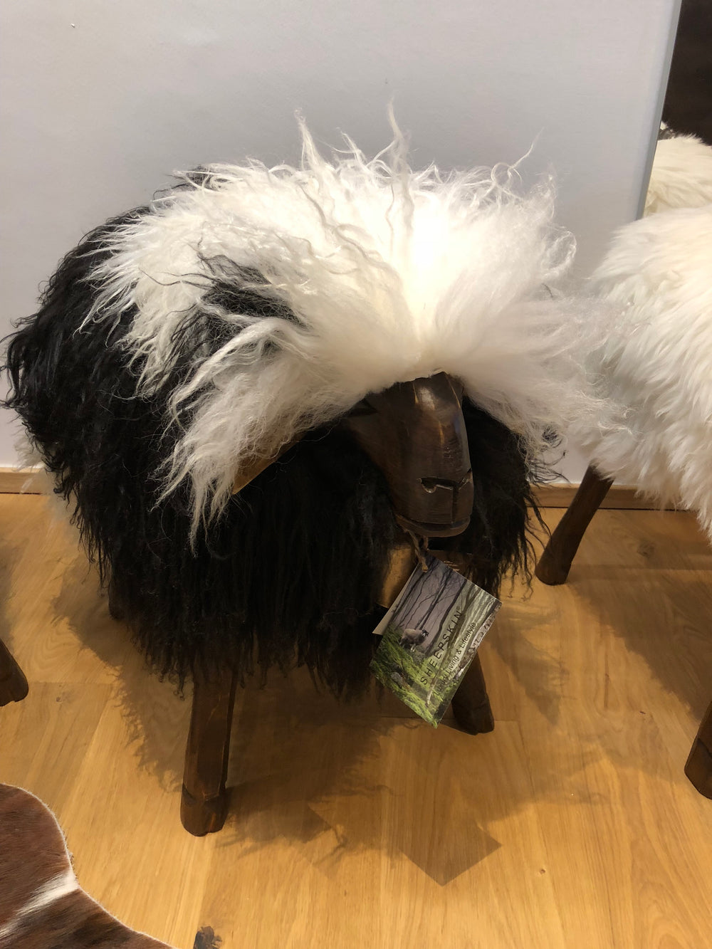 Felle und Hocker — Bild 5